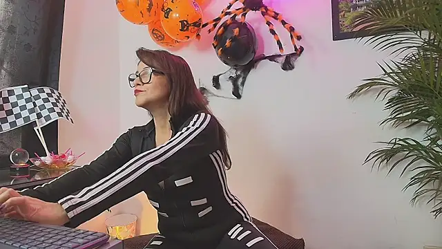 Carol Miss2 online show from October 2025 12:28:02 PM