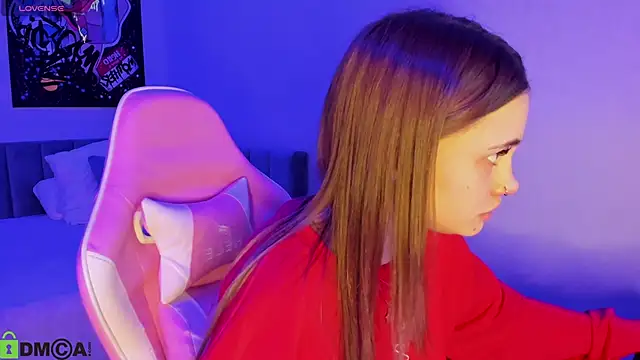 KarinaBroks online show from December 2025 12:00:02 PM