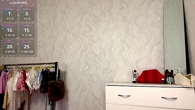 LindyEckland online show from October 2025 12:19:01 PM