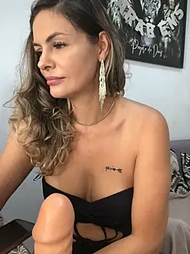 AlinemariaX online show from October 2025 04:47:02 PM