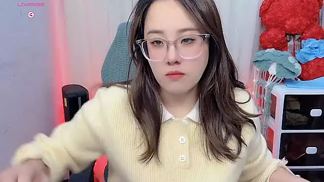 NEWONETO online show from November 2025 11:14:01 AM