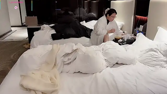 NEWONETO online show from December 2025 10:46:01 AM