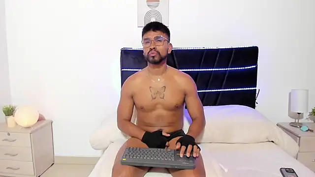 Taylormaccurdy  online show from November 2025 03:13:02 PM