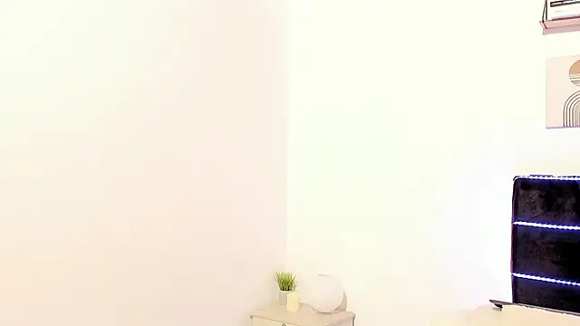 Taylormaccurdy  online show from November 2025 02:17:02 PM