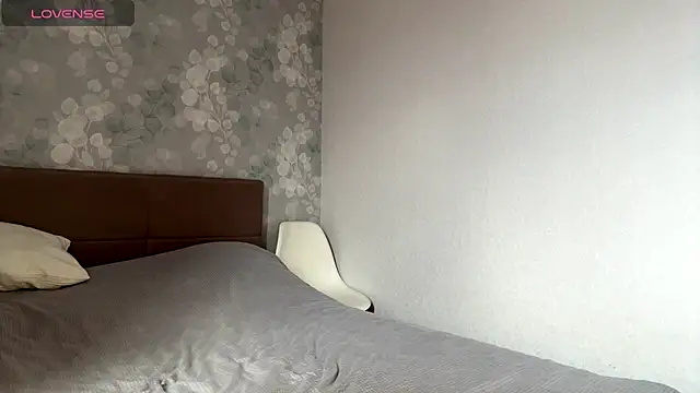 MIA SHADE online show from November 2025 08:03:02 AM