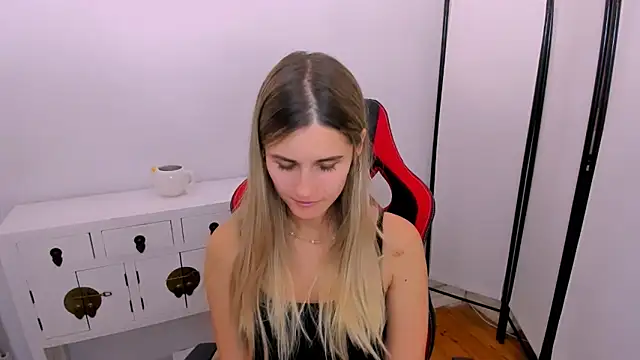 CatrinAmore online show from October 2025 04:44:02 AM