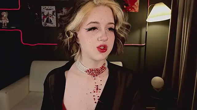 luna son online show from April 2026 09:39:01 PM