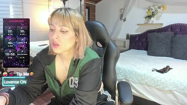 sophialyh 1 online show from March 2026 01:07:02 PM