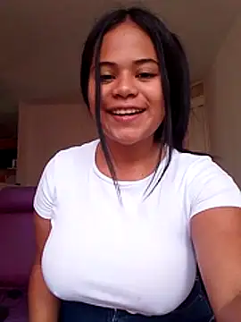 Snapshot of Antonela_19 chatting on October 2025 03:07:01 PM Antonela 19 online show from October 2025 03:07:01 PM