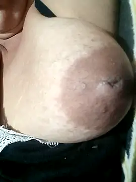 Hotmommax online show from October 2025 07:24:02 PM