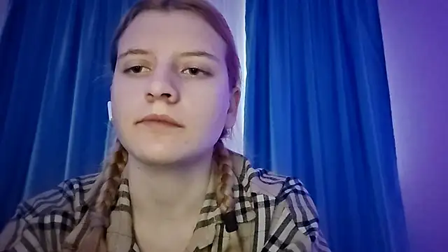 LynteriLain online show from December 2025 05:26:01 AM