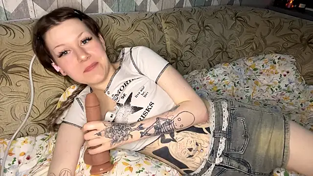 RebelKitsune online show from November 2025 07:19:01 AM