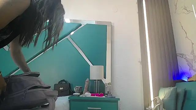 chloe  Jones  online show from April 2026 12:50:01 PM