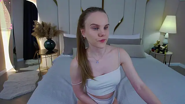 Lili Lohan online show from January 2026 07:11:01 PM