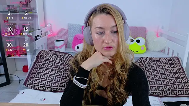 Snapshot of MysticRoxanne chatting on November 2025 10:47:02 AM MysticRoxanne online show from November 2025 10:47:02 AM