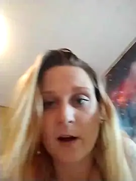 Queen2454 online show from November 2025 02:59:01 AM