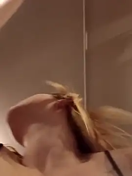 Queen2454 online show from February 2026 12:16:01 PM