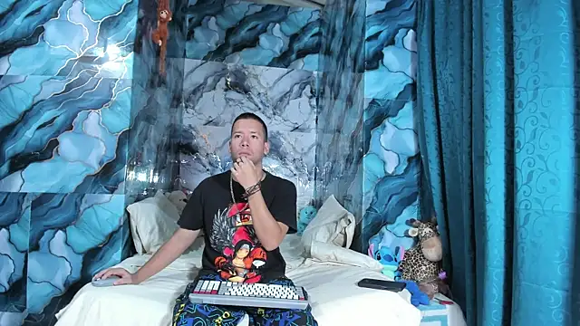 celesteyorucso1 online show from October 2025 11:16:01 PM