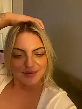 Snapshot of Diamondxoxx chatting on October 2025 09:45:01 PM Diamondxoxx online show from October 2025 09:45:01 PM