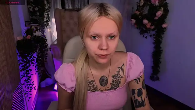 kitten murray  online show from November 2025 12:49:02 PM