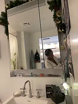 tia   fox online show from February 2026 05:11:01 PM