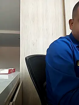 Snapshot of Roberto27051 chatting on October 2025 08:40:02 PM Roberto27051 online show from October 2025 08:40:02 PM