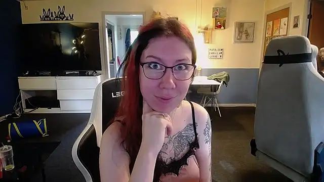 Snapshot of TattooedGirls chatting on October 2025 10:49:02 AM TattooedGirls online show from October 2025 10:49:02 AM