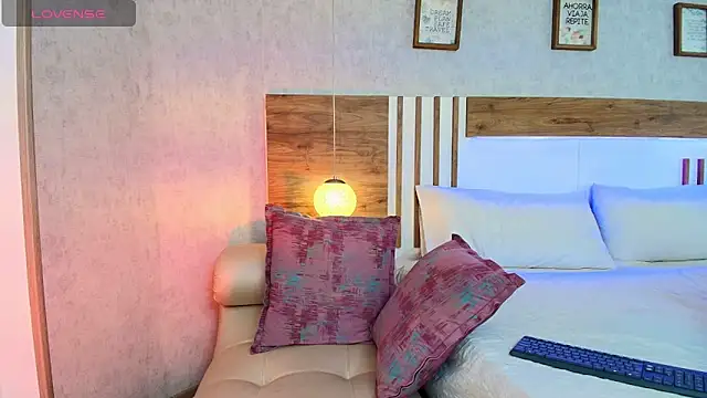 LucianaWainN online show from April 2026 02:00:02 PM