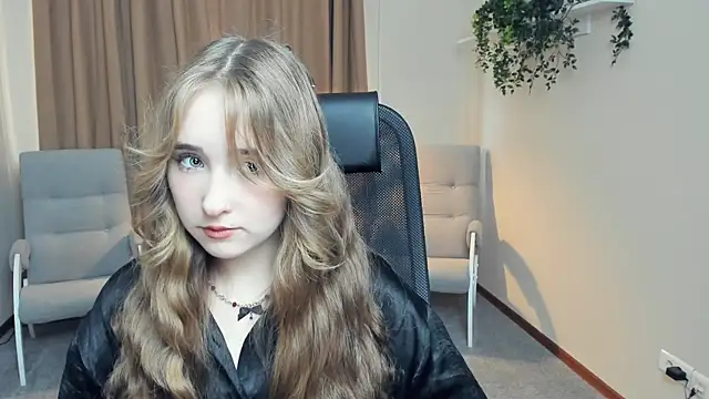 Snapshot of EasterMurry chatting on October 2025 12:47:01 PM EasterMurry online show from October 2025 12:47:01 PM