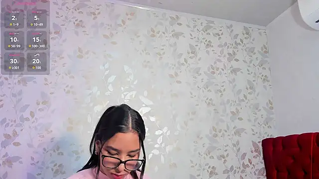 Luciaoregon online show from November 2025 01:22:04 PM