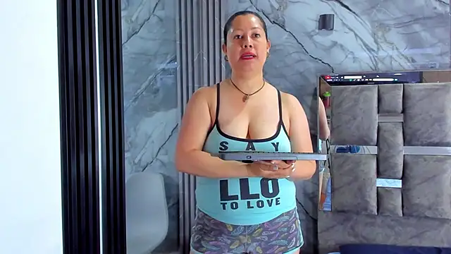 Marianasmitt online show from October 2025 12:04:01 PM