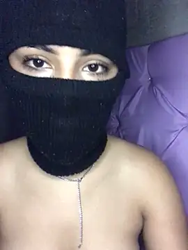 Snapshot of VANNESA_00 chatting on October 2025 09:32:02 AM VANNESA 00 online show from October 2025 09:32:02 AM