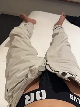 HenryLee1983-cums online show from November 2025 02:40:02 PM