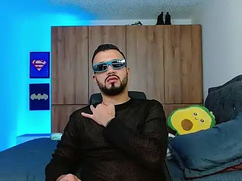 mathewv  online show from November 2025 04:12:01 AM