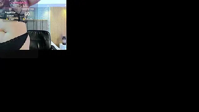 Snapshot of VenusCooper chatting on June 2026 05:18:02 PM VenusCooper online show from June 2026 05:18:02 PM