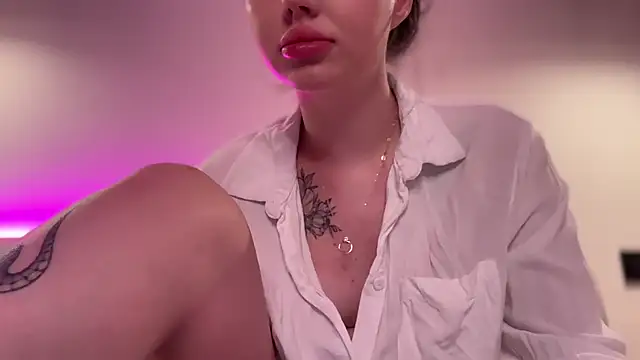 AlmaryKim online show from October 2025 09:02:01 PM