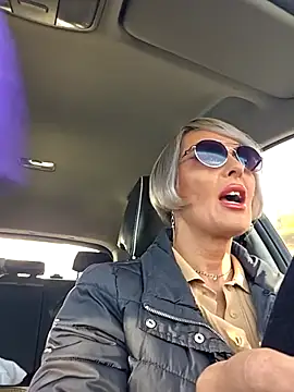 KirraWhite online show from October 2025 05:50:02 AM