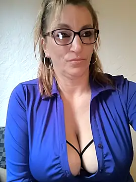 Fifi83Bell online show from March 2026 05:19:01 PM