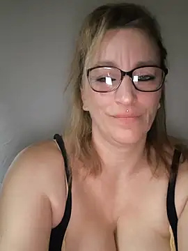 Fifi83Bell online show from March 2026 02:49:02 PM