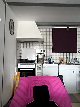 Fifi83Bell online show from April 2026 01:30:01 PM