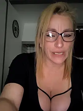 Fifi83Bell online show from April 2026 02:44:02 PM