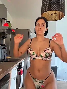 Snapshot of LaPetiteKim chatting on October 2025 12:17:02 PM LaPetiteKim online show from October 2025 12:17:02 PM