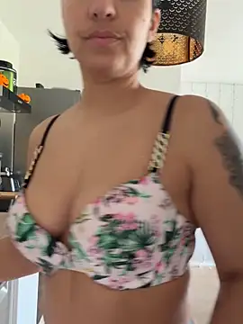 Snapshot of LaPetiteKim chatting on October 2025 11:55:02 AM LaPetiteKim online show from October 2025 11:55:02 AM