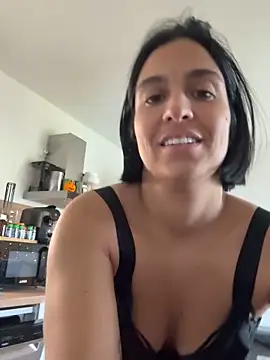 Snapshot of LaPetiteKim chatting on October 2025 01:12:01 PM LaPetiteKim online show from October 2025 01:12:01 PM