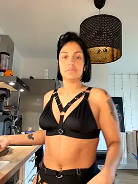 Snapshot of LaPetiteKim chatting on November 2025 08:38:01 AM LaPetiteKim online show from November 2025 08:38:01 AM