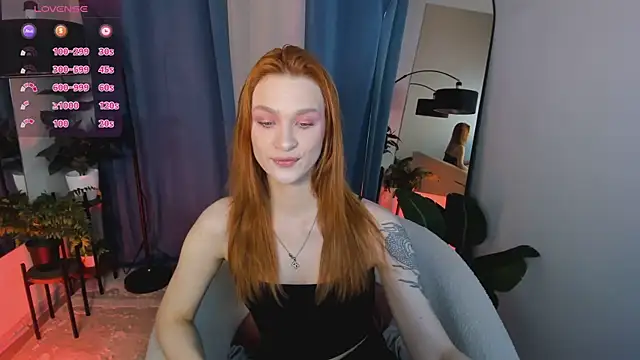 Snapshot of PollyMayer chatting on May 2026 08:49:02 PM PollyMayer online show from May 2026 08:49:02 PM