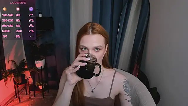 Snapshot of PollyMayer chatting on May 2026 08:49:02 PM PollyMayer online show from May 2026 08:49:02 PM