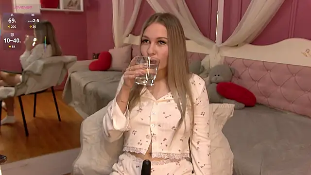 AnySlim online show from November 2025 03:33:01 PM