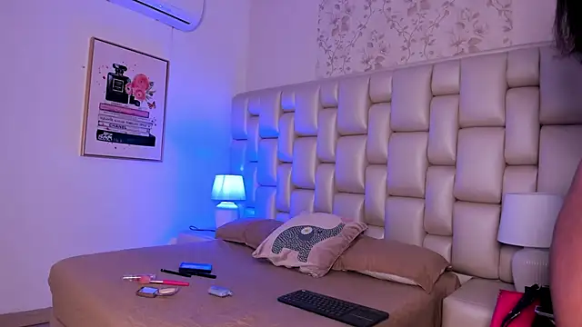 Peyton louise online show from November 2025 11:42:02 AM