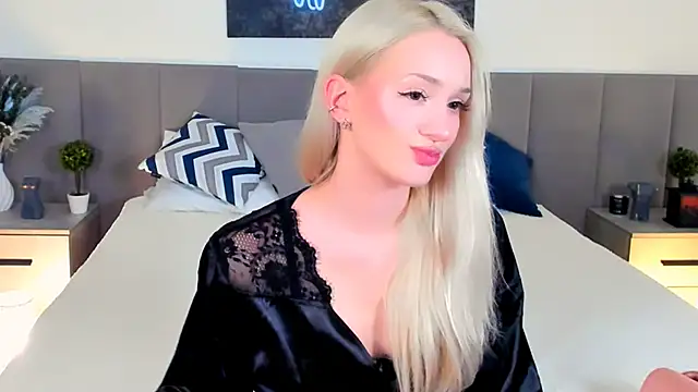 SugarWhisper online show from November 2025 03:01:02 PM